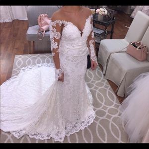 Ivory lace wedding dress